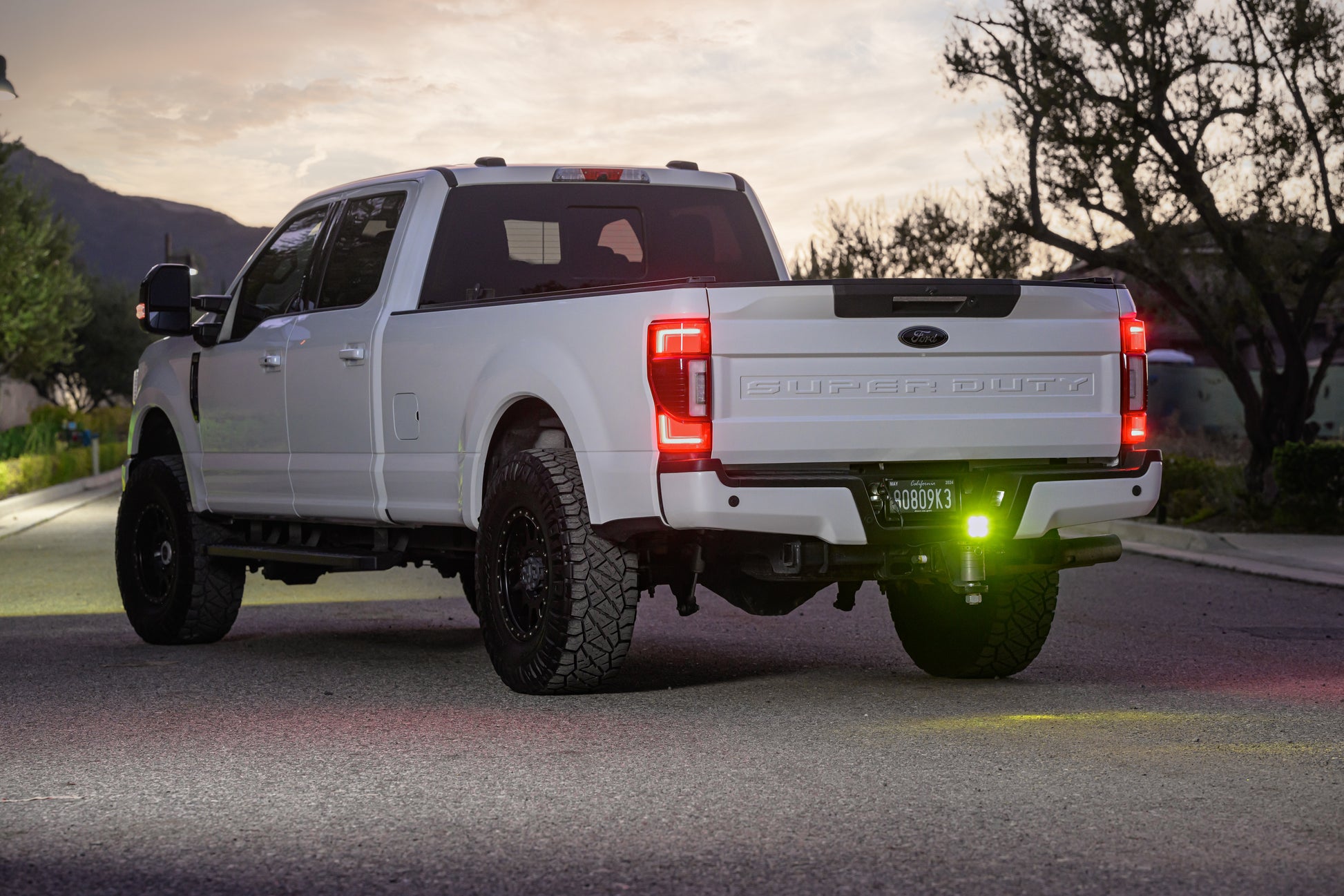 A GP10 light mounted on the QBM, powered by the Hitch Switch.